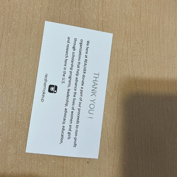 RealHer Lip Kit - Take On The World pc - Picture 3 of 4